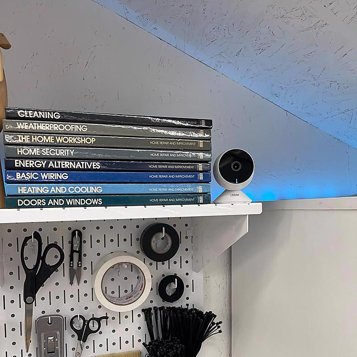 Feit Electric - CAM1/WIFI - Plug-in Indoor Black/White Wi-Fi Security Camera