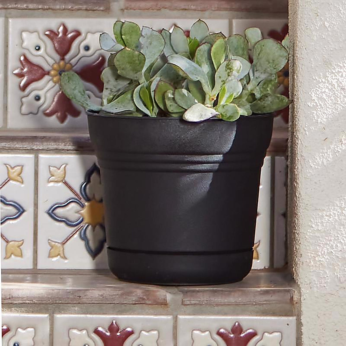 Bloem - SP1000 - 8.5 in. H Plastic Saturn Flower Pot Black