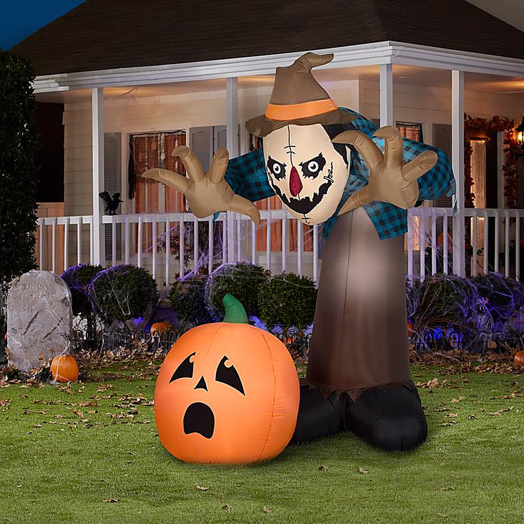 Gemmy - 551393 - 7.5 ft. LED Prelit Animated Airblown Haunted Scarecrow Inflatable