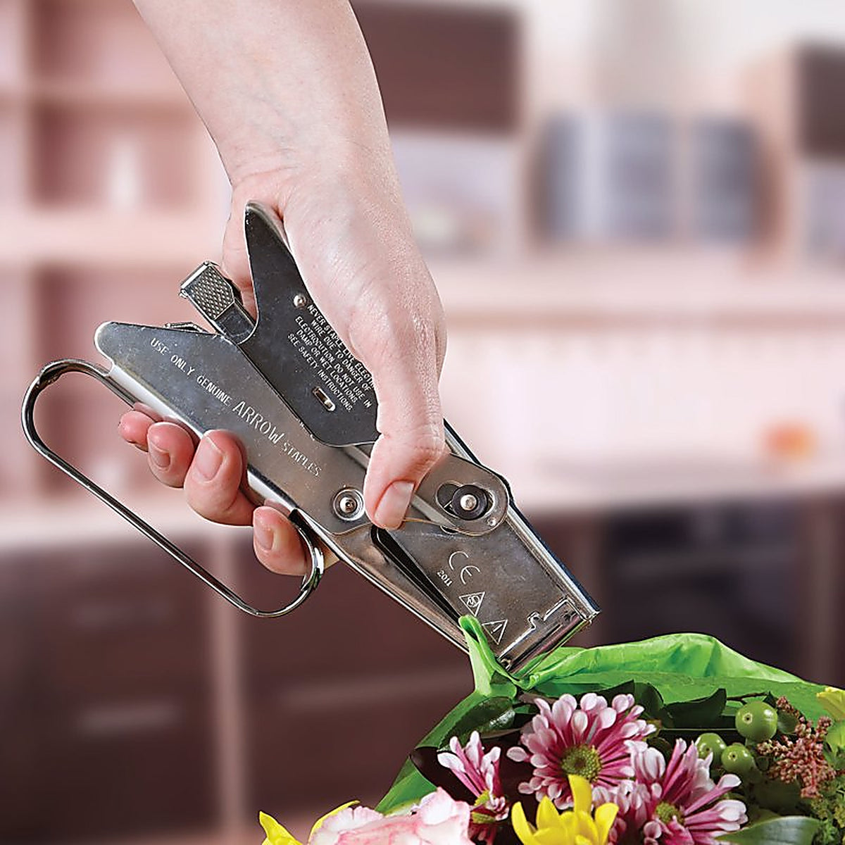 Arrow Fastener - P22 - Flat Plier Stapler Chrome
